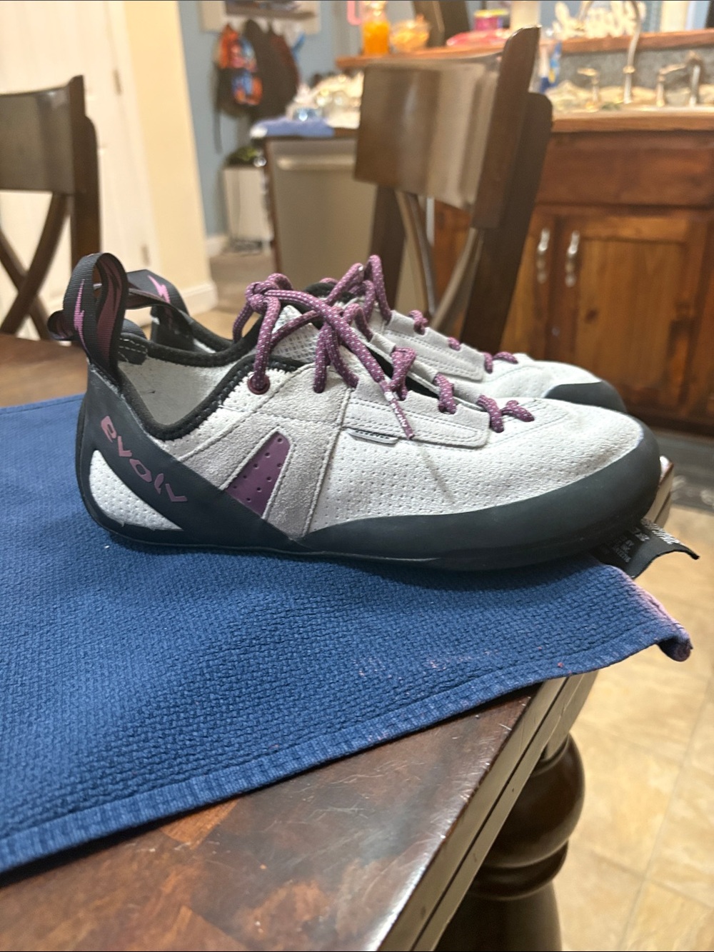 Women's Gray & Purple Climbing Shoe - Versatile Athletic Performance